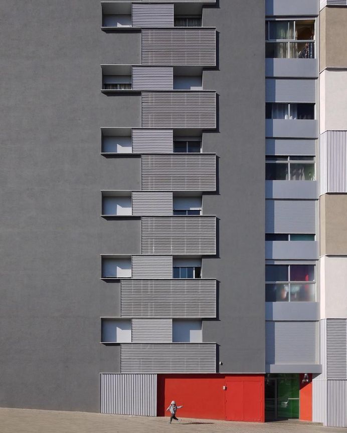 The Beauty of Barcelona's Building Facades by Roc Isern