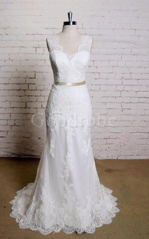 Robe de mariée simple modeste impressioé avec bouton maillot