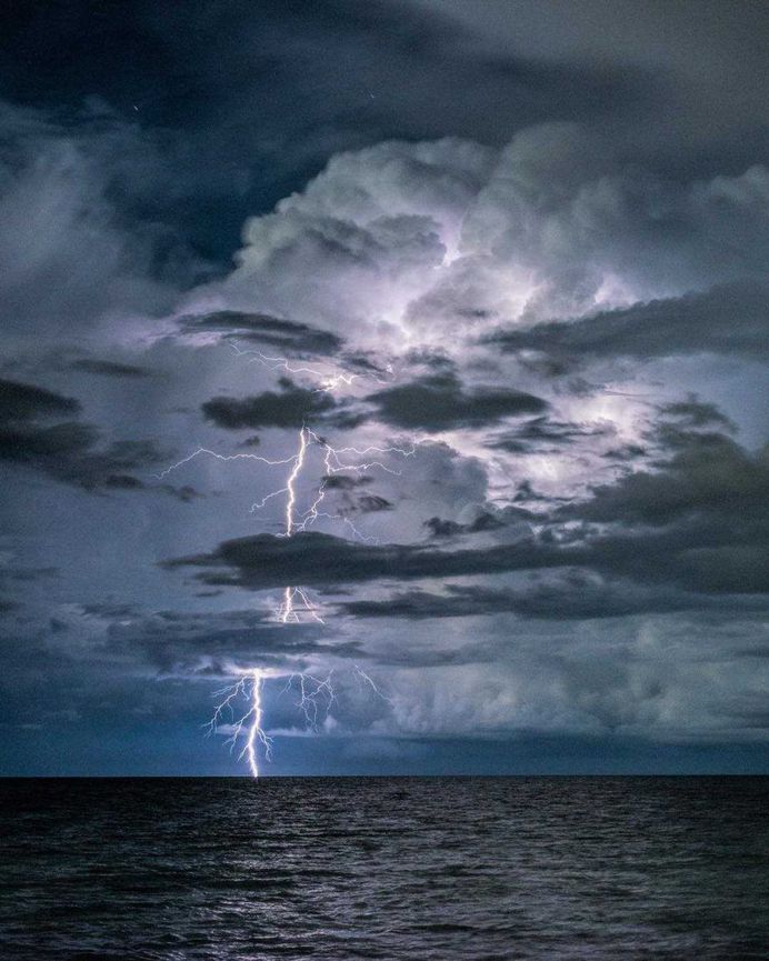 Stunning Storm Chasing and Weather Photography by Damon Powers