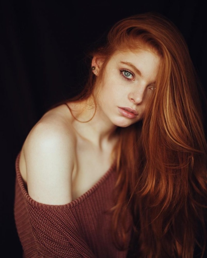 Incredible Natural-Light Female Portraits by Alessio Albi