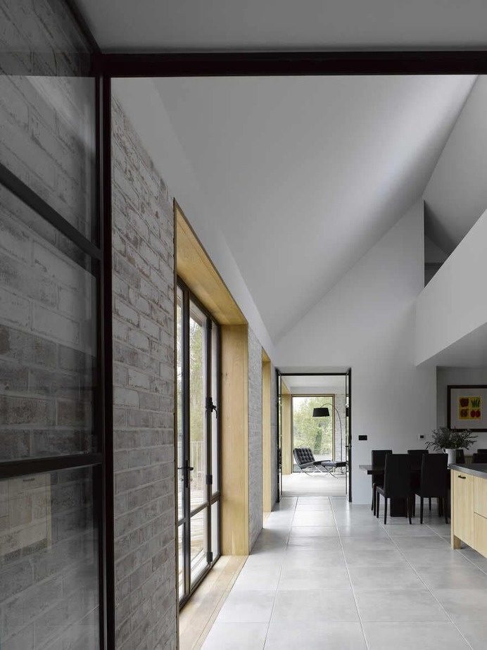 Somerton Long House, Somerset / Neil Choudhury Architects