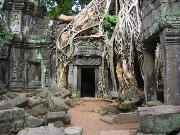 Via: theglobalpanorama.com #abandon #place #photography #building