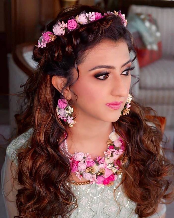 Two-Sided Curls With Flower Wreath