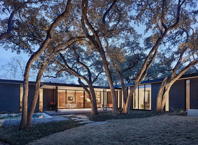 Paramount Residence Featuring an Elegant Exterior Coupled with a Colorful and Nuanced Interior 16