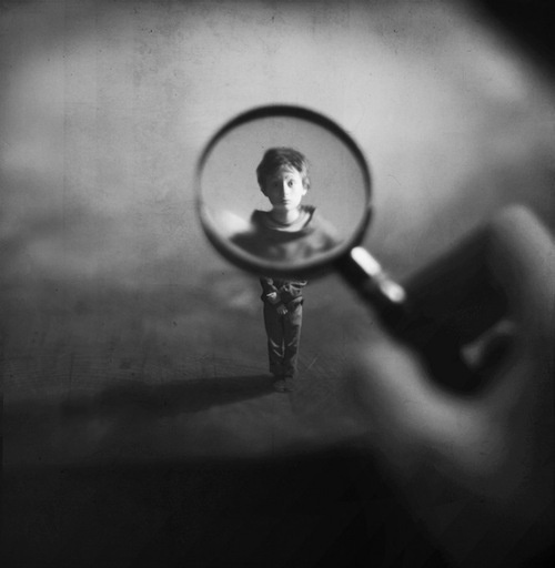 Fiddle Oak #small #boy #photo #magnifying #glass