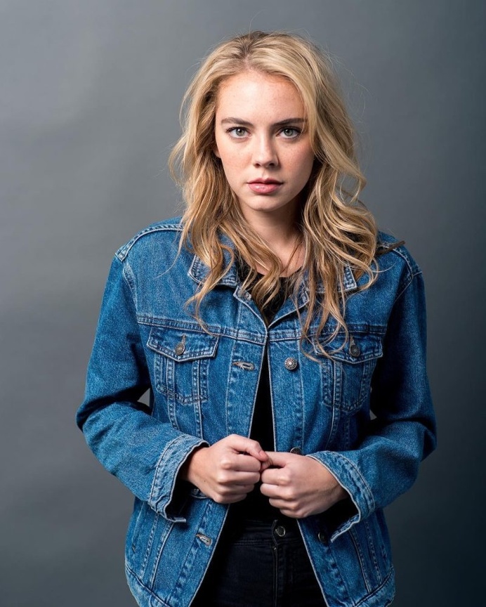 Beautiful Female Portraits by Andrew Miller