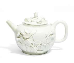 Teapot with raised branches of the Rose. Meissen #Sets #Teasets #Porcelainsets #Antiqueplates #Plates #Wallplates #Figures #Porcelainfigurines #porcelain