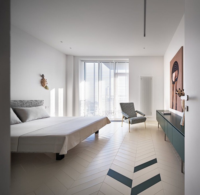 Parcel from Milan: Minimalist Style Apartment by Yuriy Zimenko