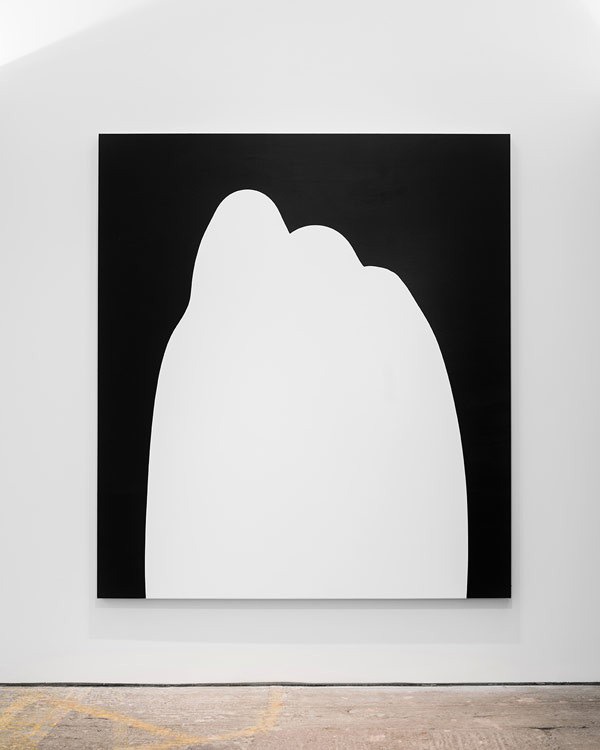 W On B, 2015, acrylic painting on canvas in the size of 180 × 160 cm.