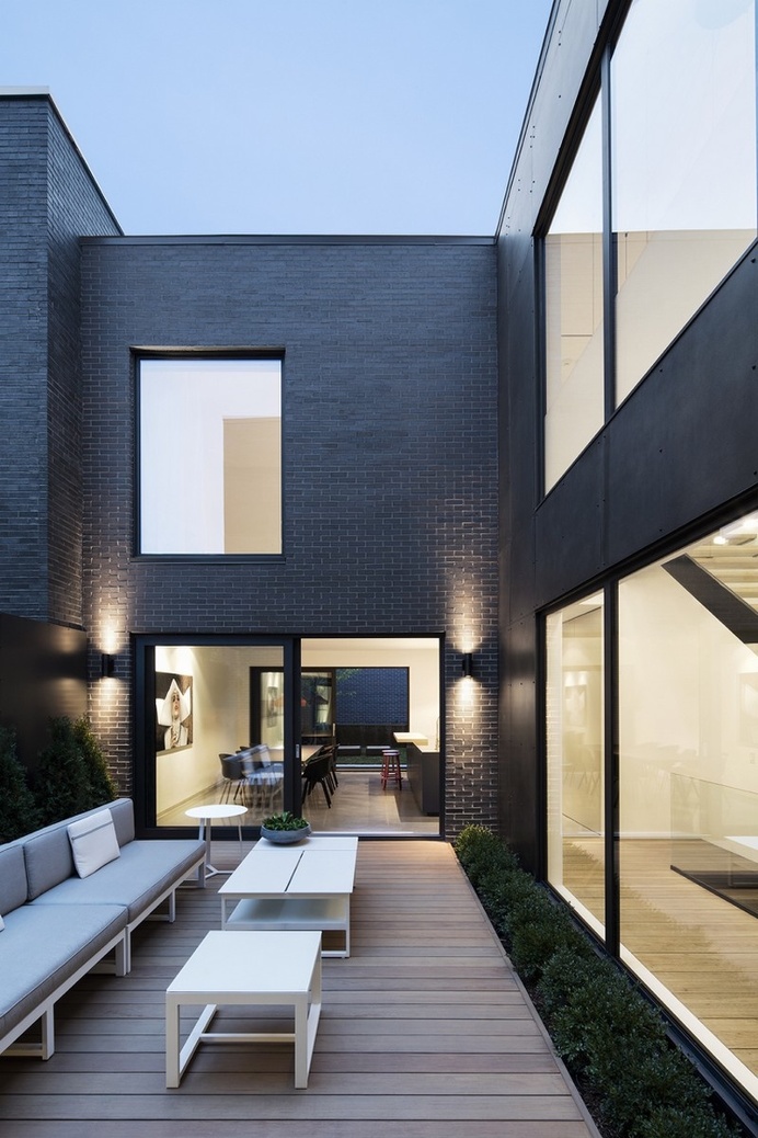 Christophe Colomb House in Montreal / Henri Cleinge and Manon Belanger