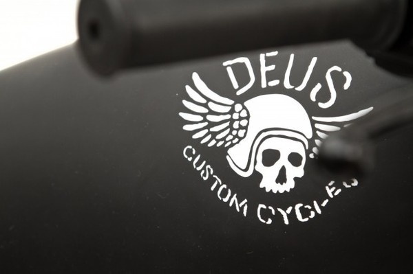 Custom Kawasaki W650 by Deus Ex Machina #deus