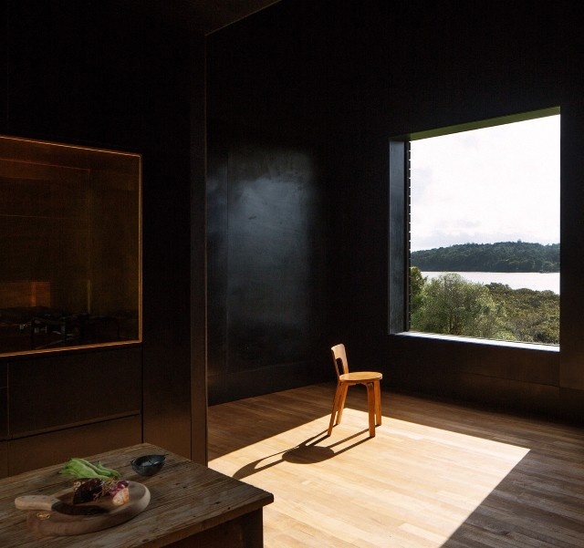 Eyrie: authentic immersion in the wild nature