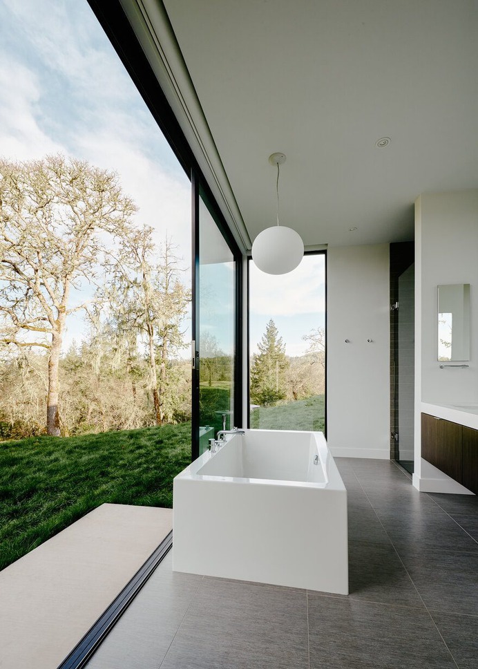 bathroom, California / Dowling Studios