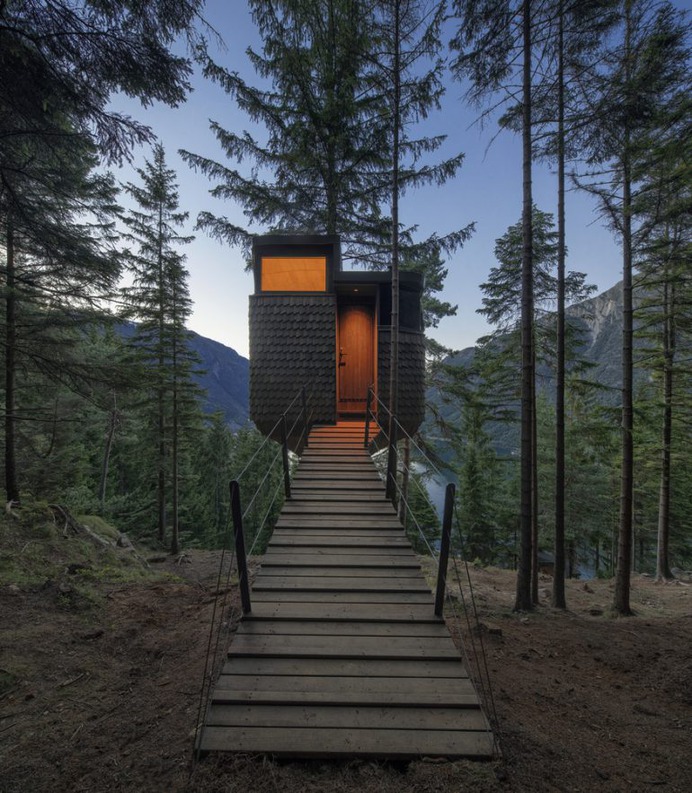 Woodnest Cabin / Helen & Hard