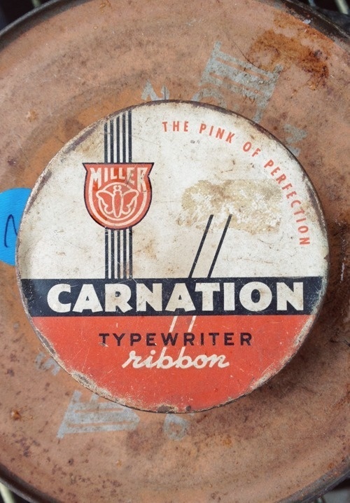 Type Hunting #logo #carnation