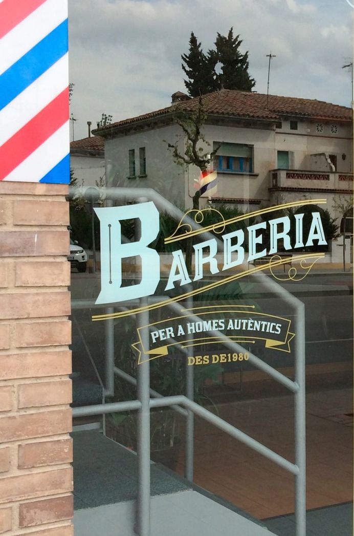 Lluis Barbershop. Typography.