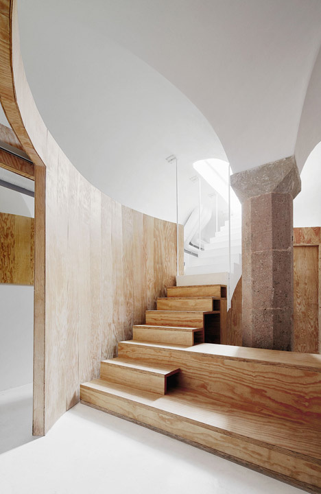 Vaulted basemen apartment Barcelona | Raul Sanchez