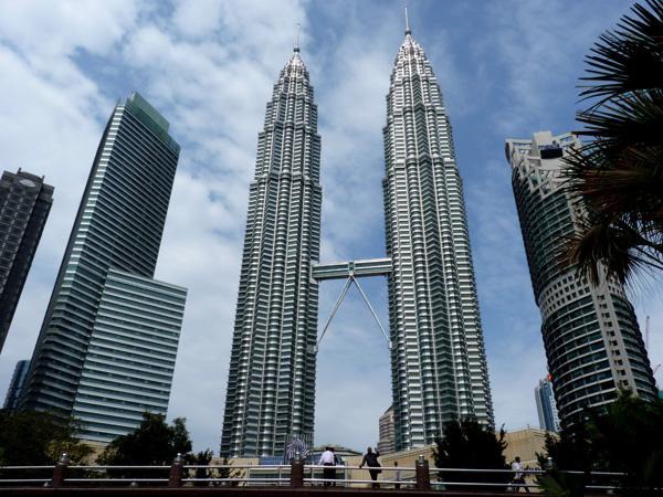 Petronas Towers Kuala Lumpur - 20 Examples of #Famous #Architecture of the #World
