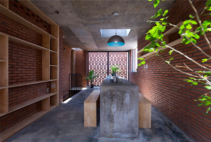 Small Brick House by Tropical Space