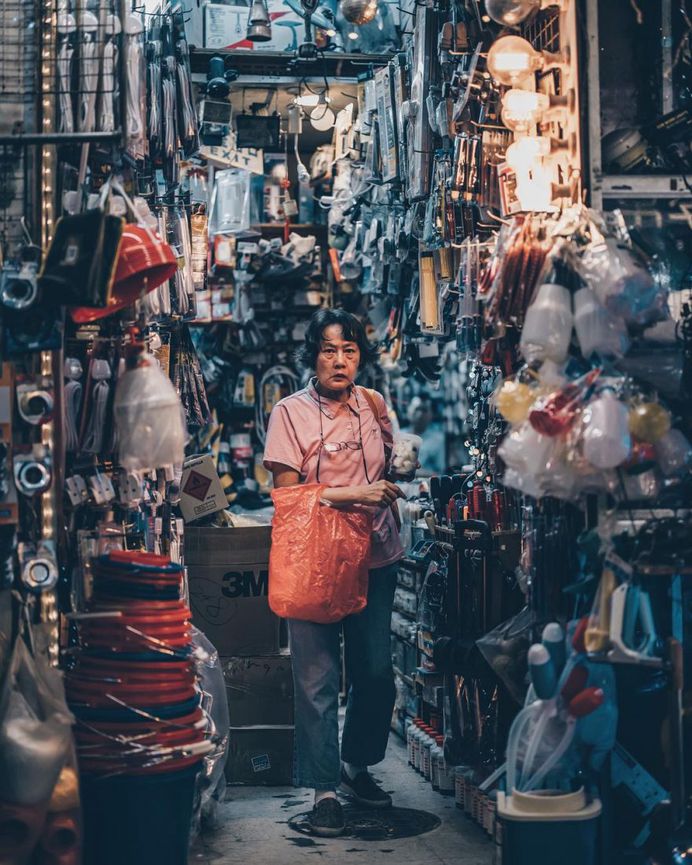 Striking Street Photos of Hong Kong by Donald Chan