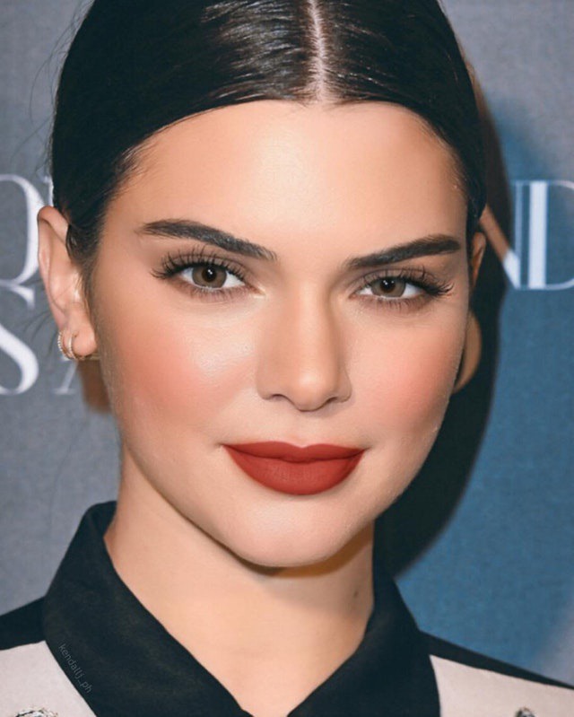 Kendall Jenner : Style, Biography, Fashion and Make Up