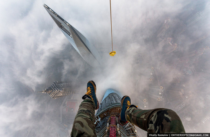 Distractify | 84 Illegal Photographs That Urban Climbers Risked Their Lives To Take #distractify
