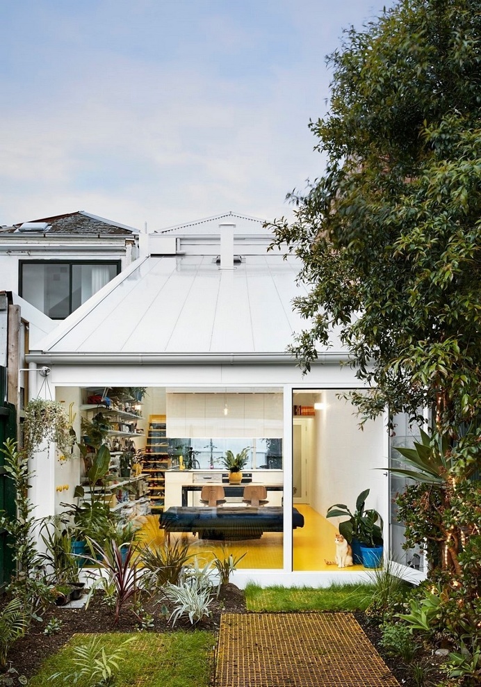 My House / The Mental Health House by Austin Maynard Architects