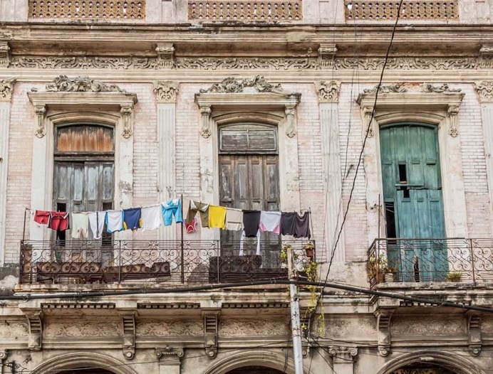 Paula Villa Captures The Beautiful Balconies of Havana, Cuba