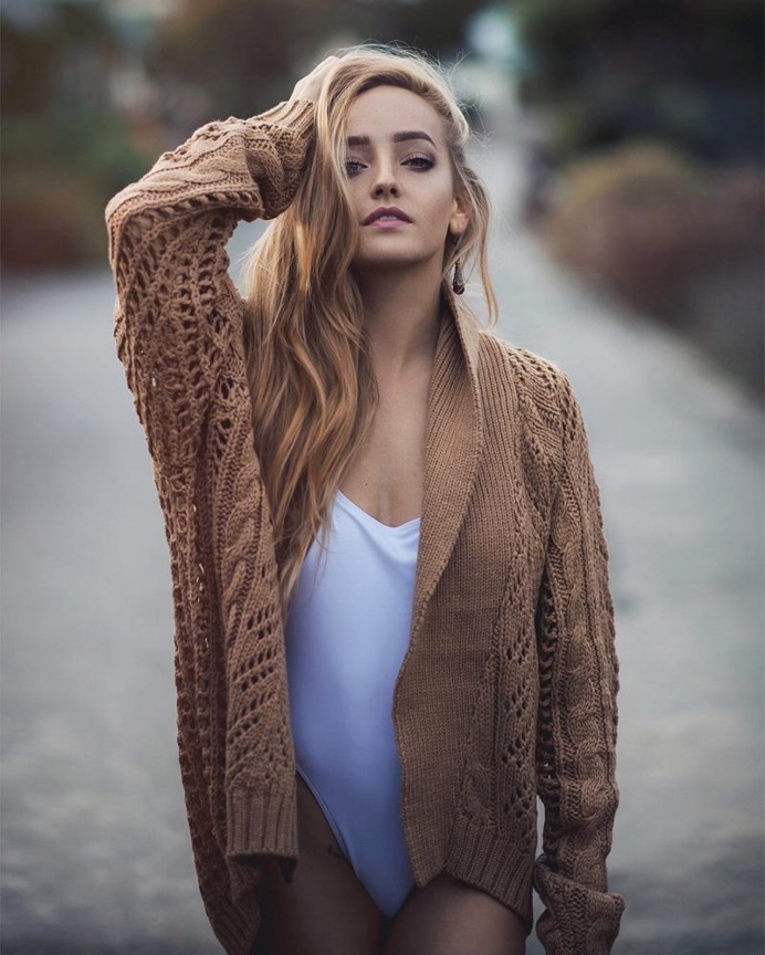 Beautiful and Emotional Female Portraits by Luis Cara-Chardá