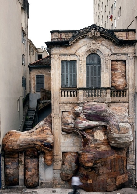 Área Visual: Las instalaciones de Henrique Oliveira #sculpture #art #instalation