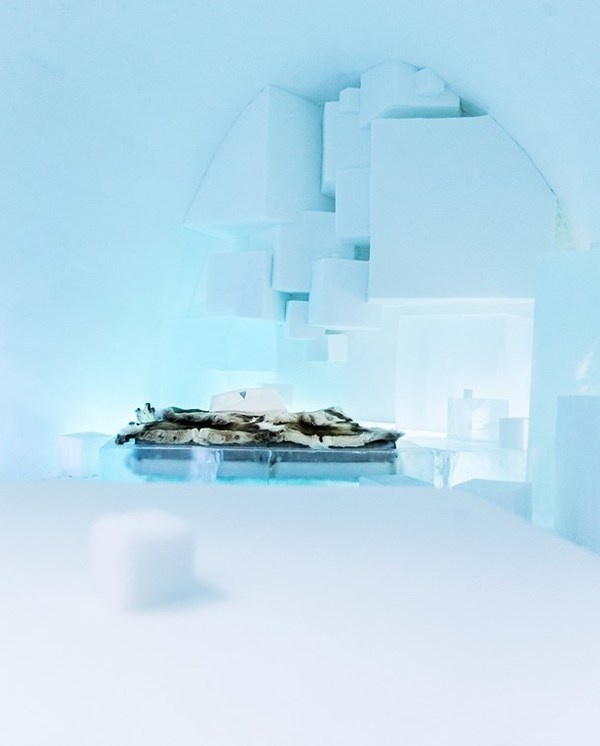 Ice bed in hotel bedroom #hotel #ice #art