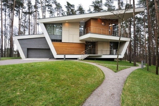 House-in-Gorki-00-750x499.jpg 750×499 pixels #house #modern #architects #gorki #architecture #moscow #atrium