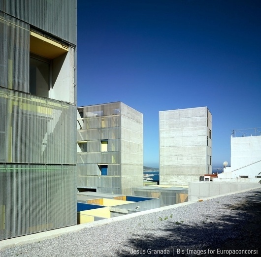 MGM arquitectos — Viviendas en el Monte Hacho — Immagine 7 di 10 — Europaconcorsi #concrete #architecture #facades
