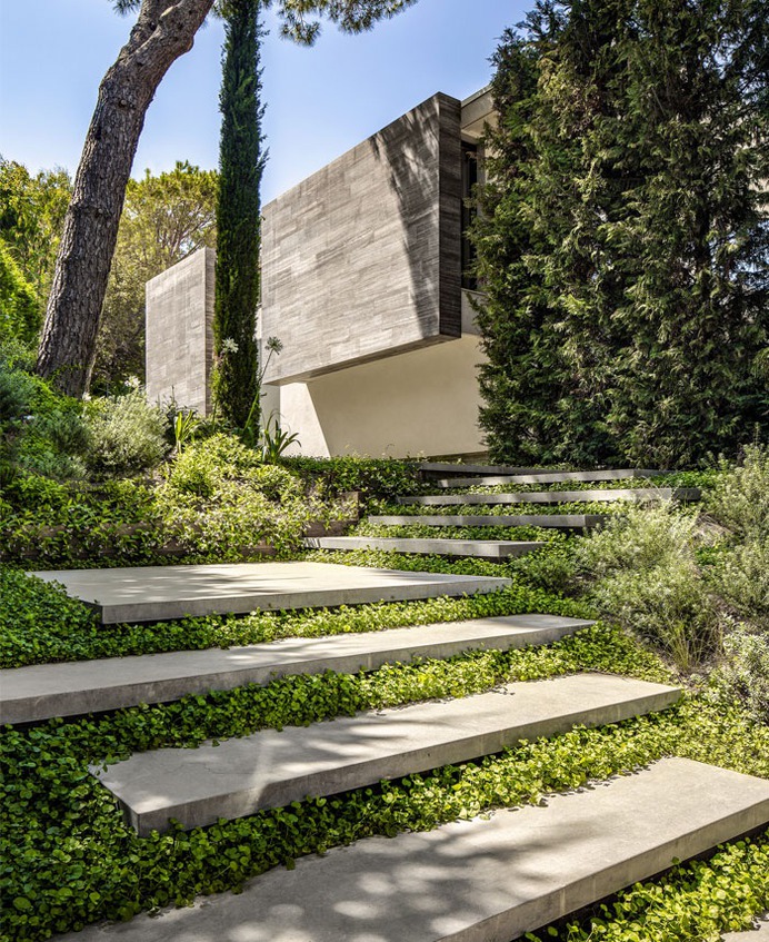 Summer House in Saint Tropez, France Designed by SAOTA - InteriorZine