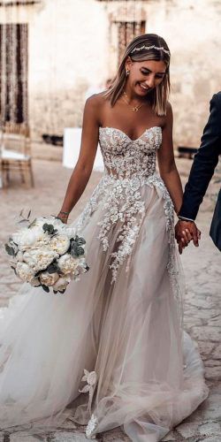 Boho style is so successful trend and boho wedding dresses vary their gentle designs in thousands of available models.