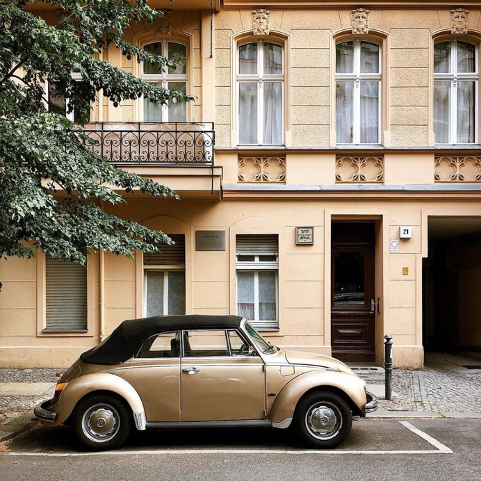 #facadesandcars: Stunning Street Photography by Gregor Klar