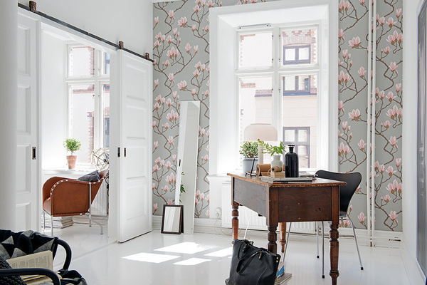 Detta rum kan användas som arbetsrum eller sovrum #interior #wallpaper #white #flower