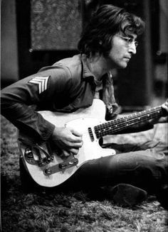 John Lennon and his Fender Telecaster - m'acheter une telecaster!