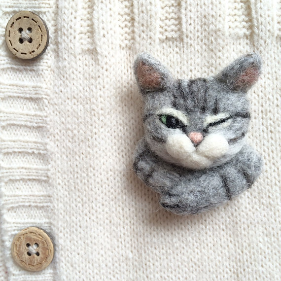 Winking cat needle felt brooch by CatsX on Etsy #cat #jewellery #felt #jewelry #brooch