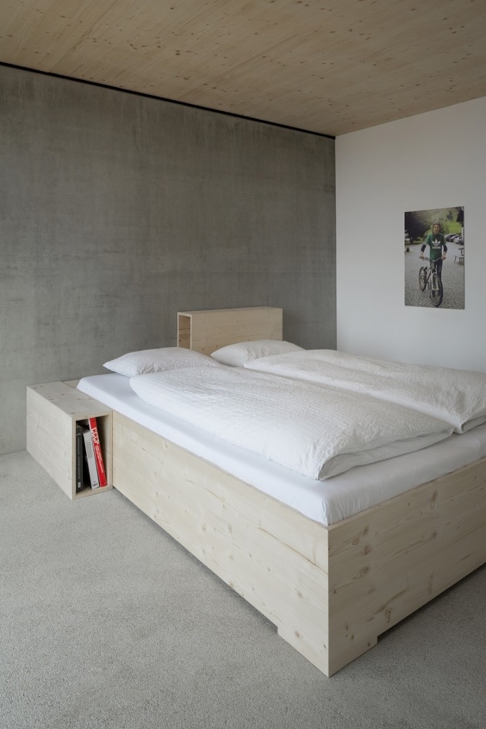 Deep Black Holiday House for a Family of Eight