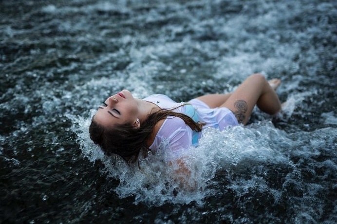 Beautiful and Emotional Female Portraits by Joey Bremmers