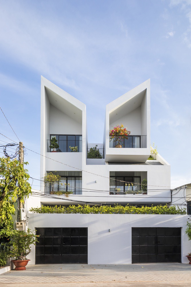 Twin House / 6717 Studio