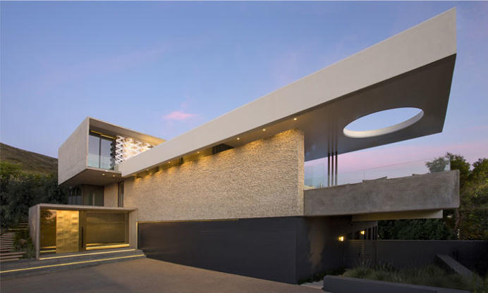 City Villa with Striking City Views - InteriorZine