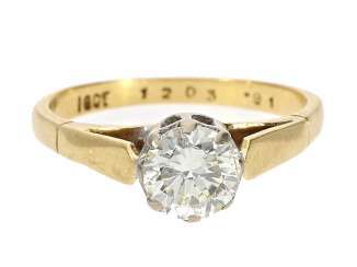 Ring: vintage diamond/solitaire ring with a beautiful old European cut diamond 0,91 ct