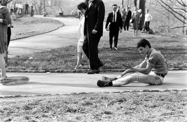 billeppridgeskateboardinginnyc_13.jpeg #b&w #oldschool #skateboard #1960s #york #nyc #new