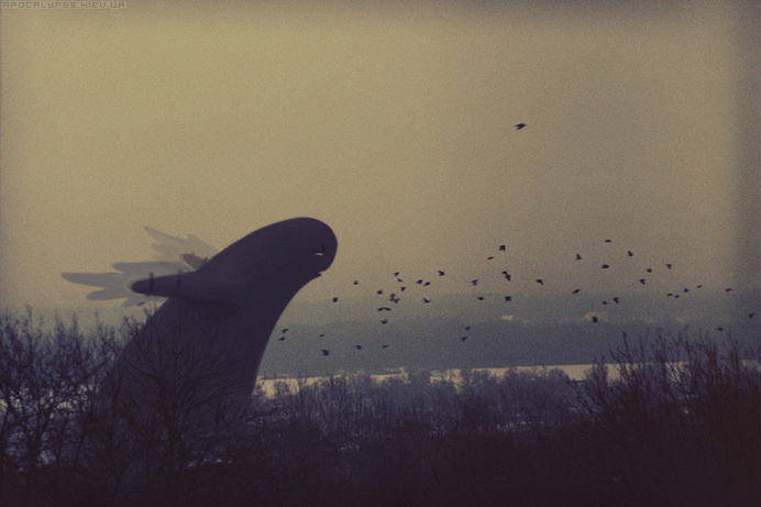 _flyway-apocalypse_ua.jpg 700×467 píxeles #photoillustration