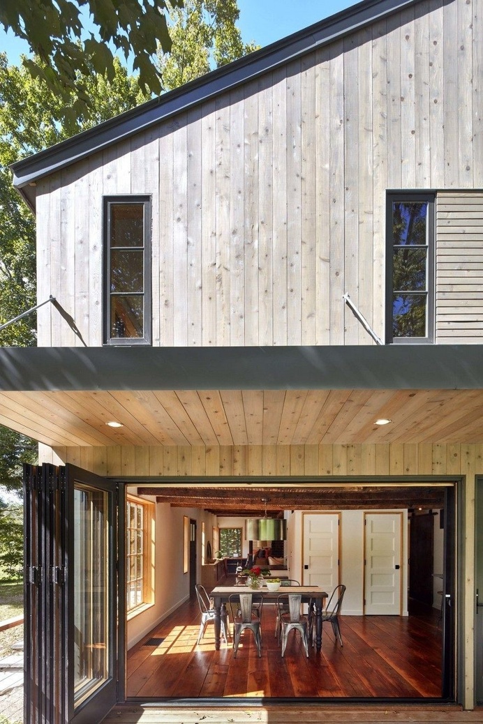1830 Farmhouse Transformed into a Rustic Modern Retreat in Hyde Park, New York 3