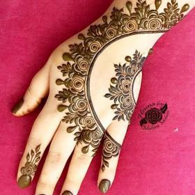 Side pattern Mehendi Design Ideas