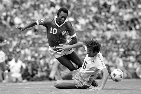 sounders 77 home mike england cosmos soccer bowl.jpg (1500×1000) #pele