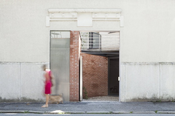 U V House by O A S I architects. © Stefania Matteo. #contemporary #house #wall